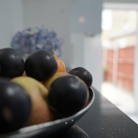 Вилла Luxury London House Sleeps 13, 2 Minutes To Metro Экстерьер фото